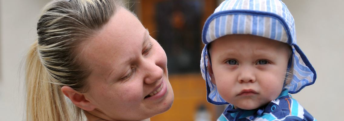 Von 2013 an sollen Eltern, die ihre Kinder zu Hause betreuen, 100 Euro im Monat extra bekommen.