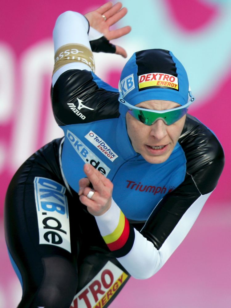 Die deutsche Eisschnellläuferin Anni Friesinger in Inzell beim Eisschnelllauf-Sprint-Weltcup im Februar 2008.