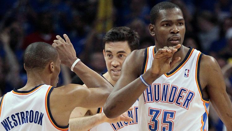 Starpower bei Oklahoma: NBA-Topscorer Kevin Durant (r.) wird von seinem kongenialen Spielmacher Russell Westbrook perfekt in Szene gesetzt.