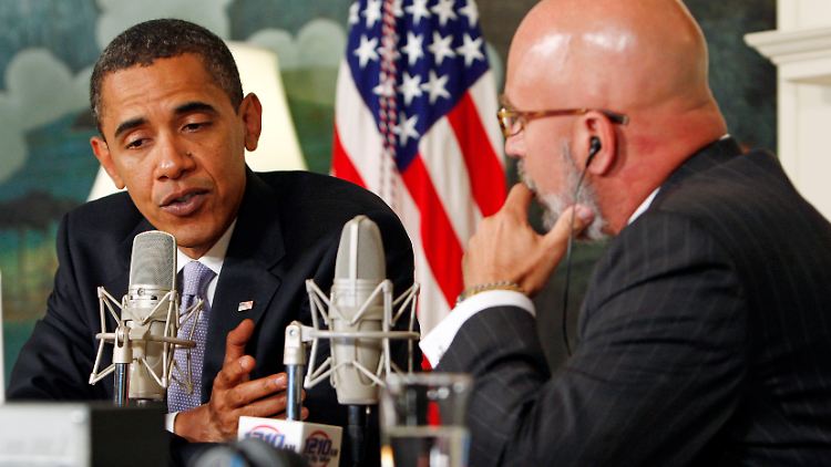 Obama bei einem Radiointerview 2009.
