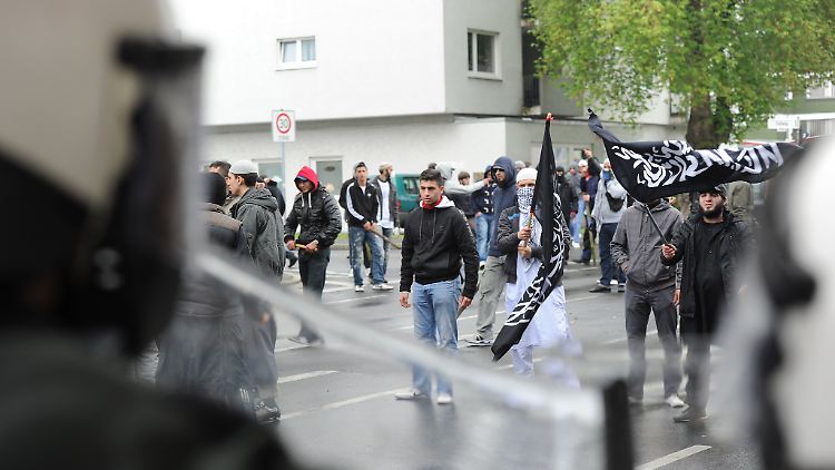 Salafisten bei einer Demonstration.