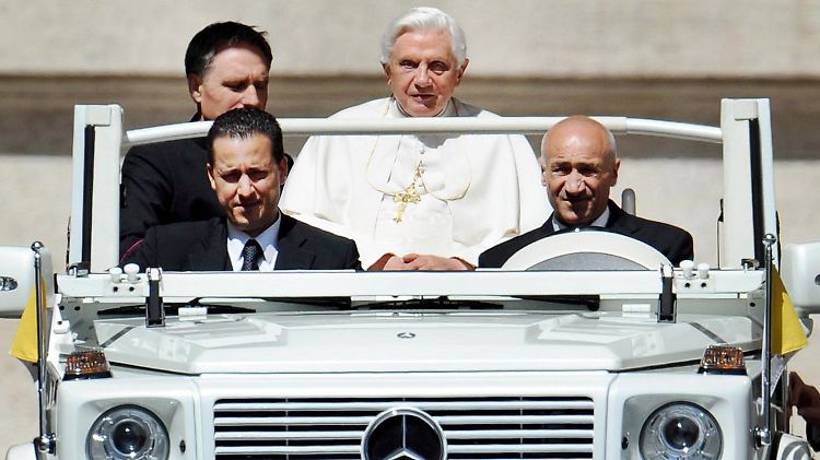 Nur wenige kommen so nah heran an den Papst wie seine Kammerdiener.