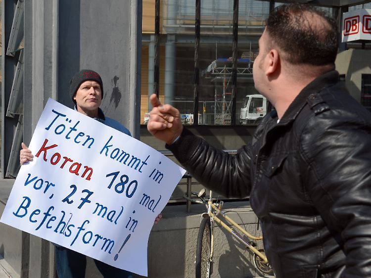 In Bonn attackierten Salafisten die Polizei.