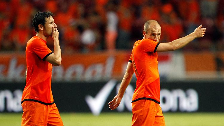Bei der blamablen Niederlage gegen Bulgarien überschütteten die  holländischen Fans Arjen Robben mit Zuneigung.