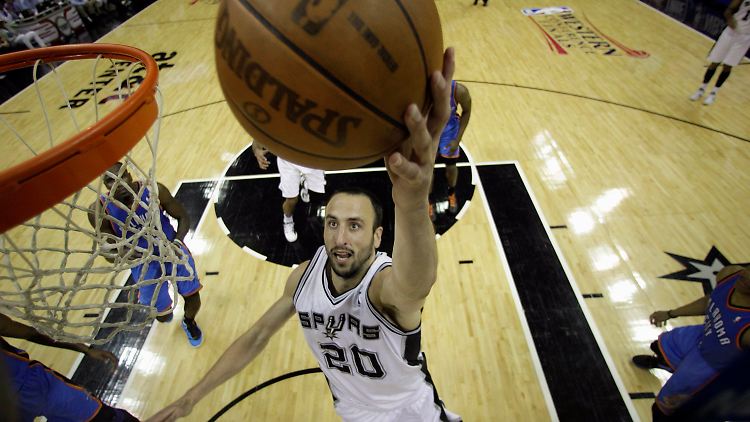 Rein damit: Manu Ginobili bescherte San Antonio den Auftaktsieg gegen Oklahoma.