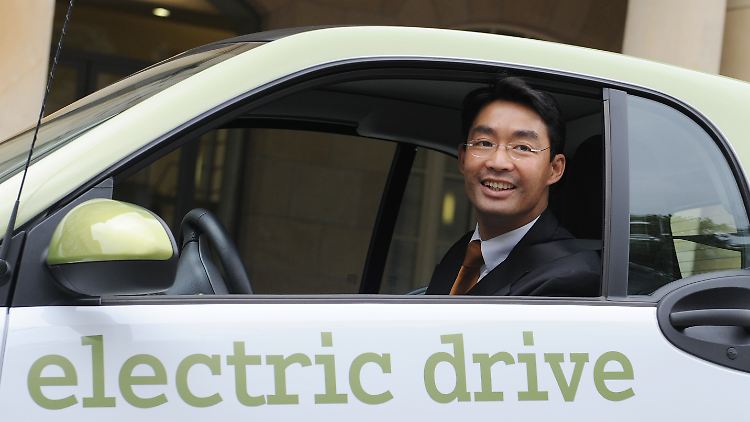 Nach Ansicht von Bundeswirtschaftsminister Rösler ist auch der Ausbau zusätzlicher fossiler Kraftwerke ein wichtiger Schritt zur Energiewende.