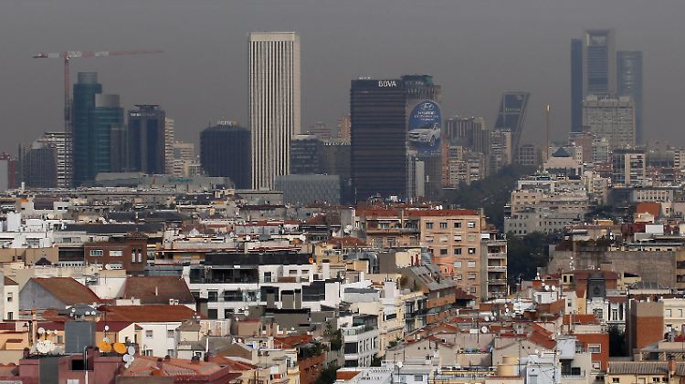 Panoramablick auf den Finanzdistrikt von Madrid.