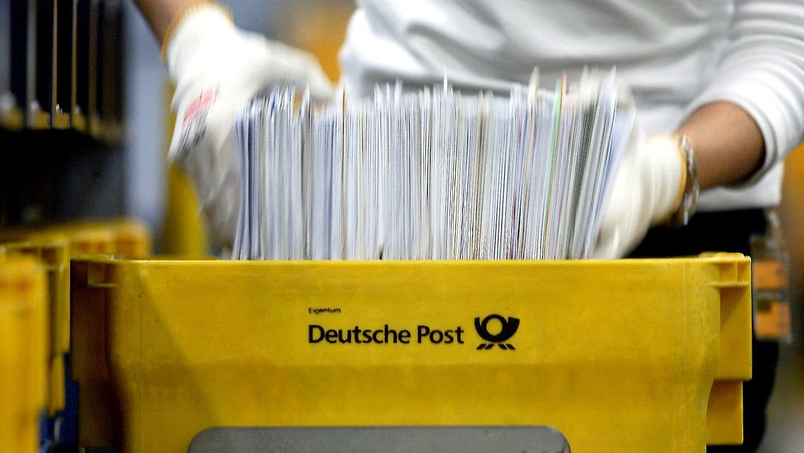 Mehr als 70 Millionen Briefe stellt die Post nach eigenen Angaben täglich in Deutschland zu.