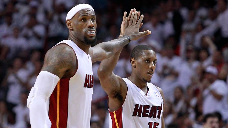 Es läuft: LeBron James und sein Kollege Mario Chalmers von den Miami Heat.
