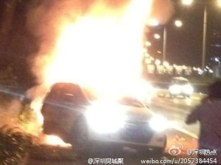 Die Explosion ereignete sich erst kurz nachdem das andere Auto auf das Taxi aufgefahren war.