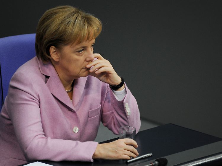 Merkel soll nach dem Willen der Opposition die "Karten auf den Tisch legen".