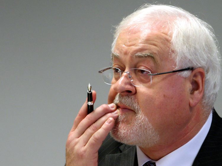 Carstensen will das Gesetz ablehnen, weil sein Bundesland die Steuersenkungen nicht bezahlen könne.