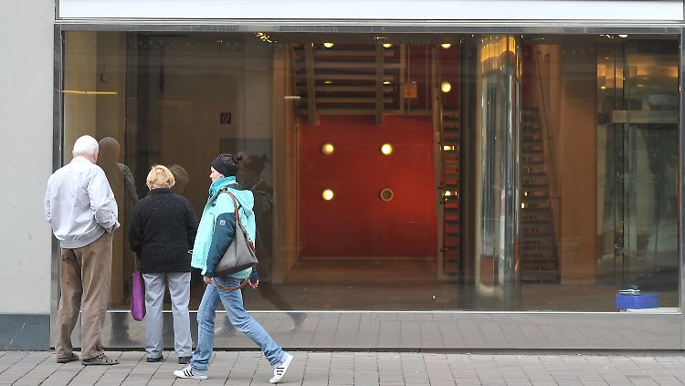 Kein Schuh mehr vorhanden: geschlossenes Leiser-Geschäft in Augsburg.