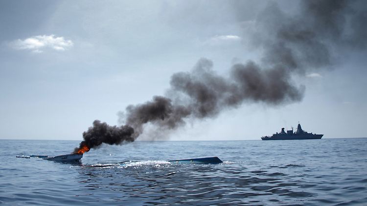 Bisher waren es stets die schweren Kriegsschiffe der EU, die austeilten. Nun gerieten sie nach Angaben der Shebab-Miliz erstmals selbst in Bedrängnis.