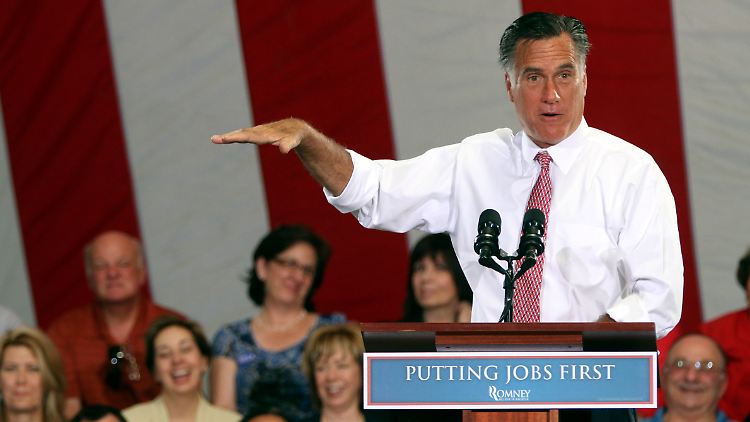 Mitt Romney wirbt mit Wirtschaftskompetenz und verspricht "Arbeitsplätze an erster Stelle".