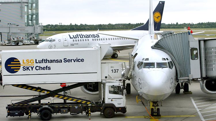 Die Lufthansa-Tochter LSG Sky Chefs will knapp 1000 Stellen streichen.