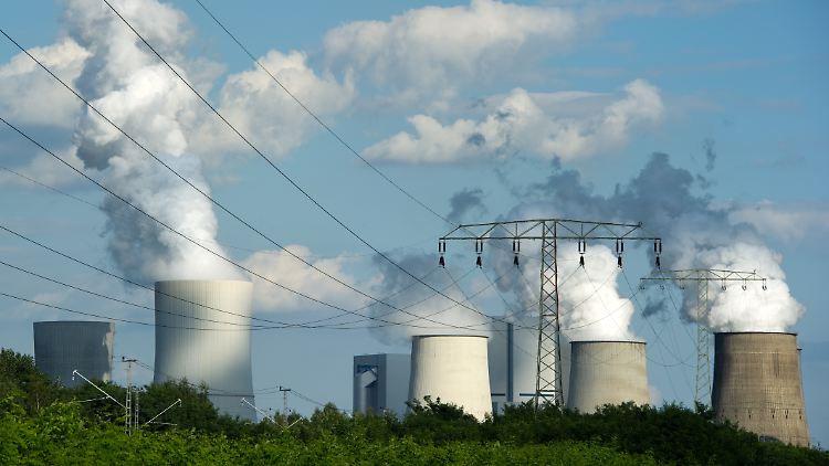 Die Kühltürme des Vattenfall Kohlekraftwerks Boxberg in Sachsen.