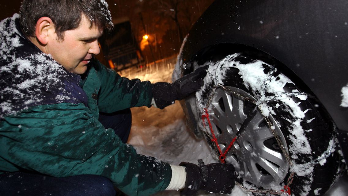 Schneechaos sorgt in manchen Länder für Kettenpflicht.
