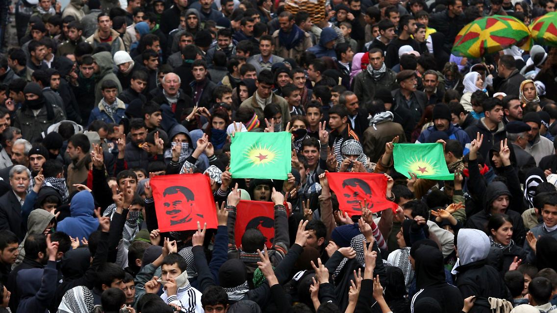 Anhänger der DTP gingen in Diyarbakir auf die Straße.