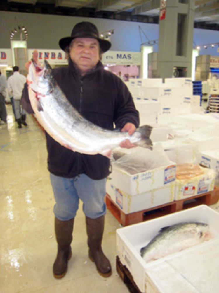 Der Pariser Fischhändler Lorenzo Jacqui auf dem Großmarkt in Rungis.