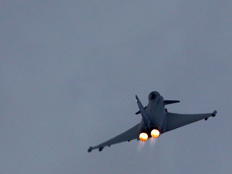 In seiner Klasse konkurriert der Eurofighter unter anderem mit den Kampfjets "Dassault Rafale" aus Frankreich und "Saab Gripen" aus Schweden.