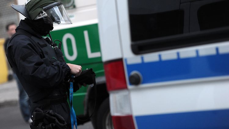 Einen Großeinsatz im Zuge der Ermittlungen gegen die Hells Angels gab es am Mittwochabend in Potsdam.