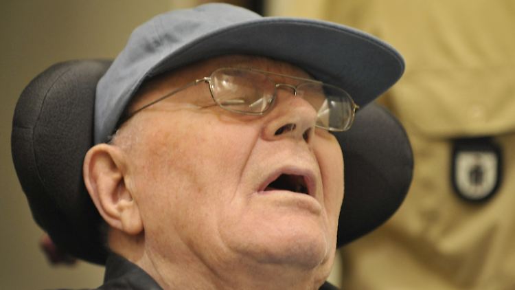 Die Verhandlung gegen John Demjanjuk soll am 21. Dezember fortgesetzt werden. Der letzte Prozesstag ist ausgefallen, weil der Angeklagte krank war.