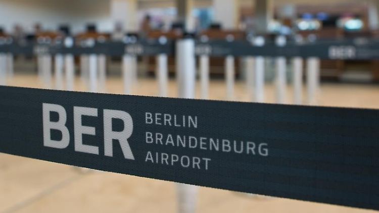 Hier fliegt noch niemand ab. Die Eröffnung des zukünftigen Hauptstadtflughafens Berlin-Brandenburg BER ist bis 2013 verschoben.