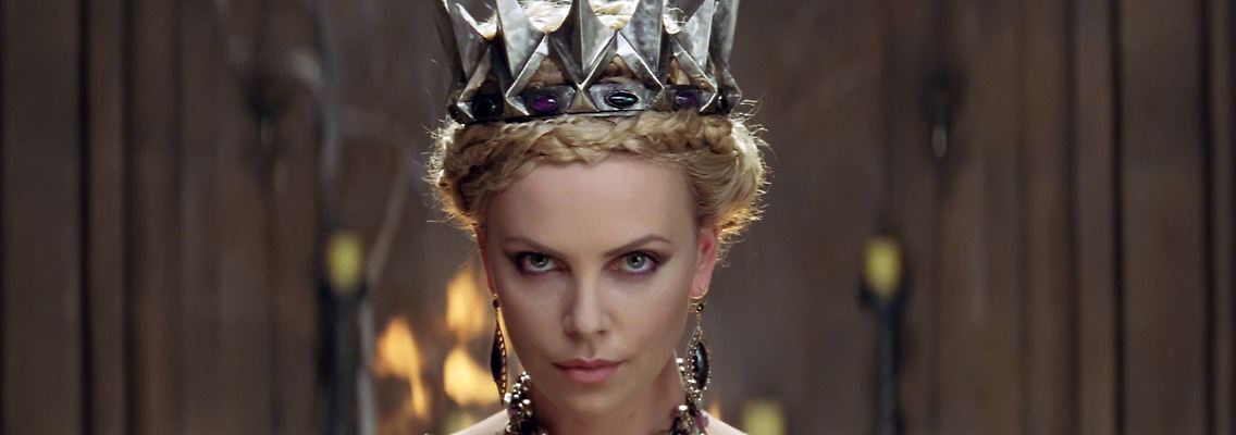 So schön, so böse: Charlize Theron als Königin.