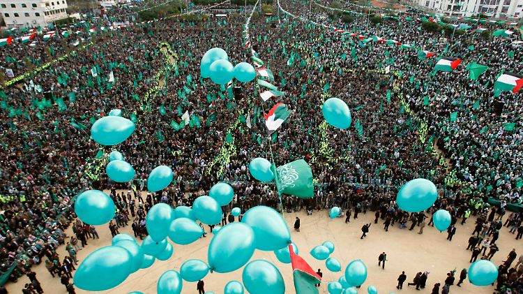Zehntausende Menschen feierten die Hamas-Gründung vor 22 Jahren.