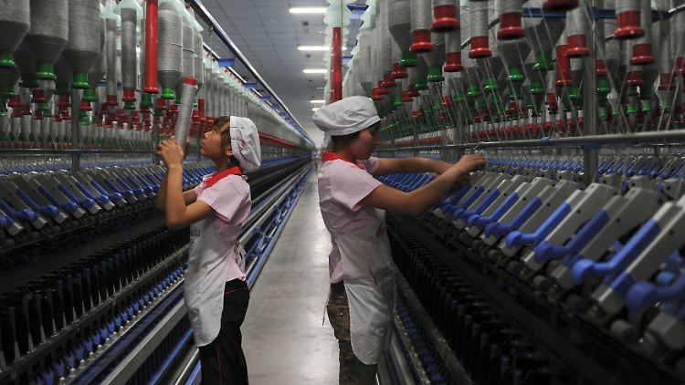 Pekings Statistiker verzeichnen anschwellende Lagerbestände in der Industrie und einen Rückgang bei den Neuaufträgen.
