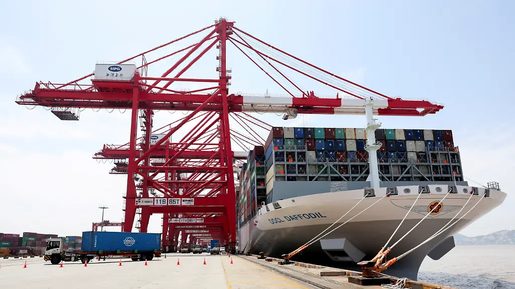 2025-07-01T035645Z-494889671-RC224FAEH6NR-RTRMADP-3-GLOBAL-ECONOMY