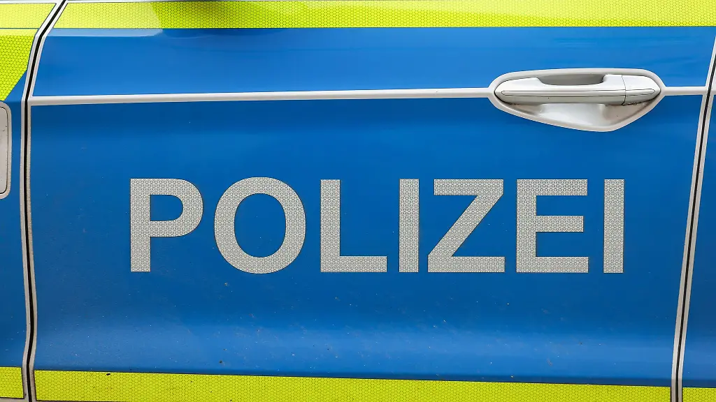Laut-Ermittlungen-der-Polizei-wurde-der-Brand-am-Wochenende-an-einem-Weinberg-im-Landkreis-Bad-Kreuznach-durch-fliegende-Funken-verursacht