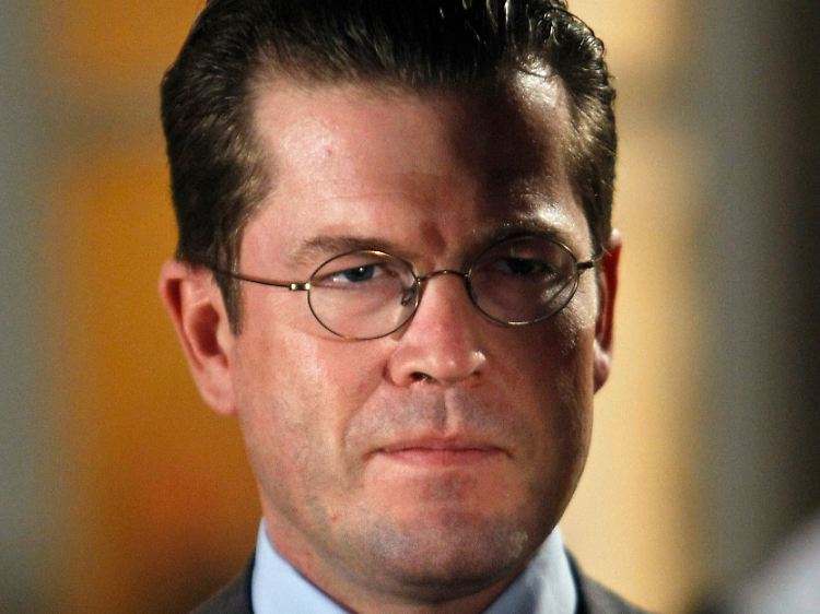 Guttenberg lehnt einen Rücktritt ab.