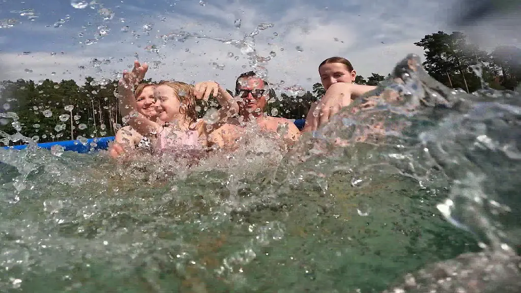 Familie-testet-Gartenpools