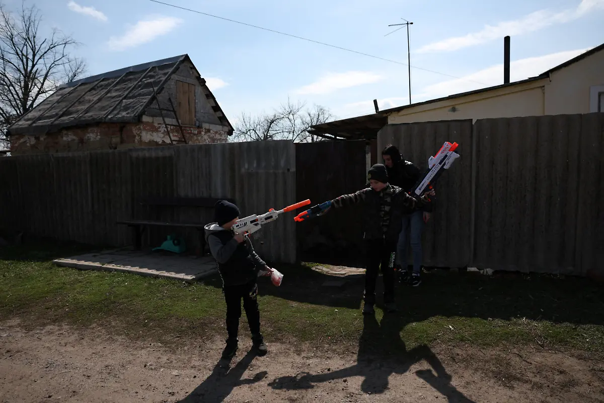 2025-07-10T135045Z-1572269105-MRPRC2NVDAXWEEY-RTRMADP-3-UKRAINE-CRISIS-CHILDREN-KALYNOVE