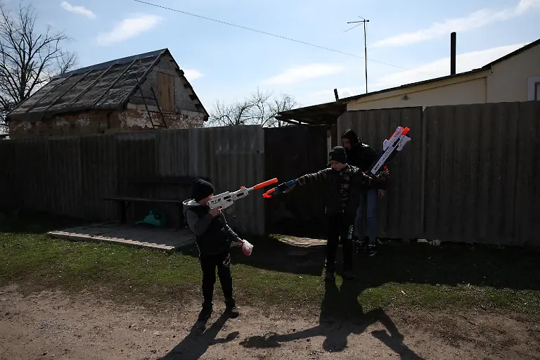 2025-07-10T135045Z-1572269105-MRPRC2NVDAXWEEY-RTRMADP-3-UKRAINE-CRISIS-CHILDREN-KALYNOVE