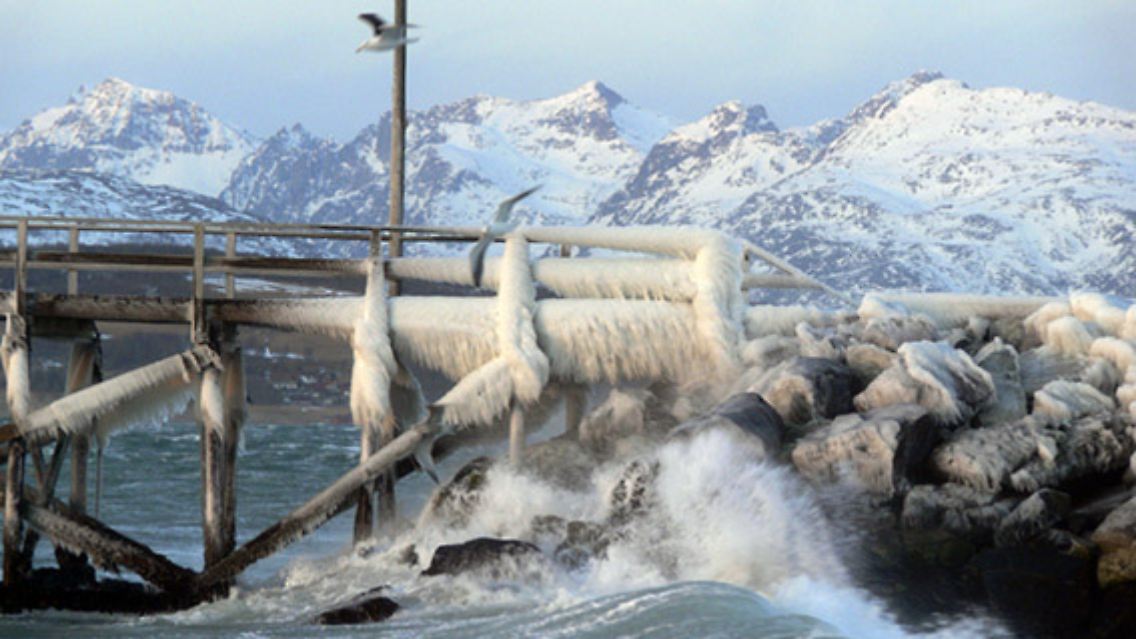 Vereister Anleger in Tromsö.