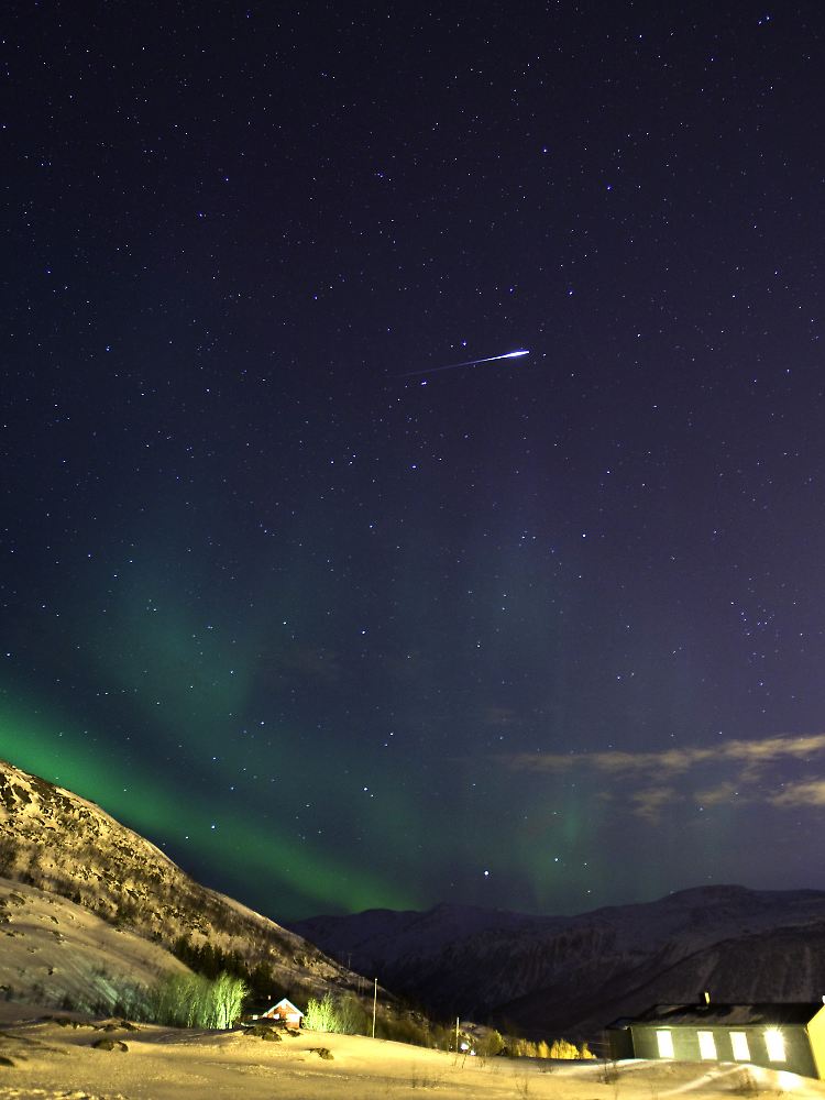 Nordlichter auf der nordnorwegischen Insel Kvalöya bei Tromsö.