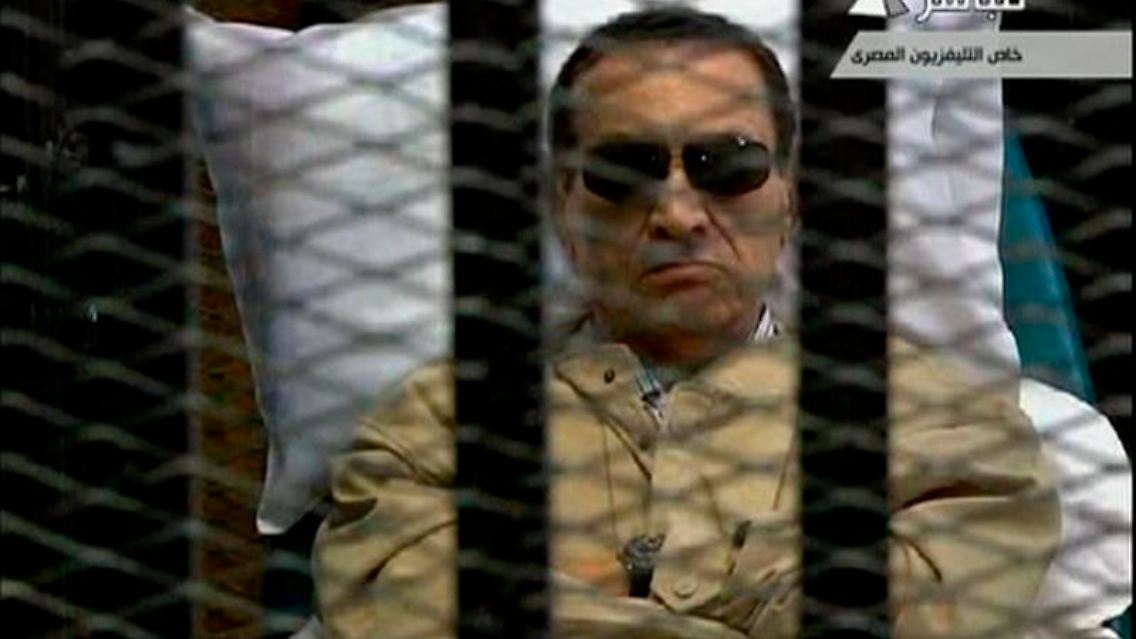 2012-06-02T102218Z_01_SIN200_RTRMDNP_3_EGYPT-MUBARAK-TRIAL.JPG6962597077457427224.jpg