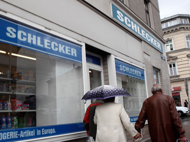 Klaffende Lücke in manchen Ortslagen: Wie attraktiv sind die Schlecker-Filialen? Welche Chancen haben die Schlecker-Frauen?