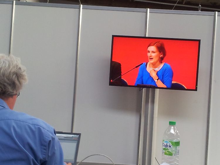 Ein Journalist sieht die Bewerbung von Katja Kipping.