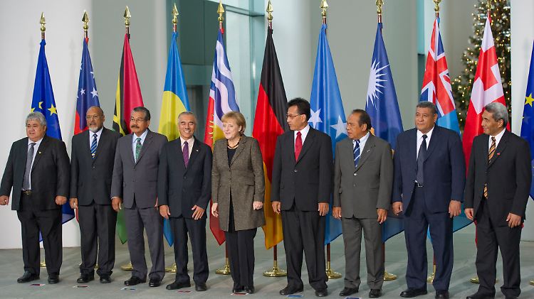 Kanzlerin Merkel und die Staats- und Regierungschefs von acht Inselstaaten.