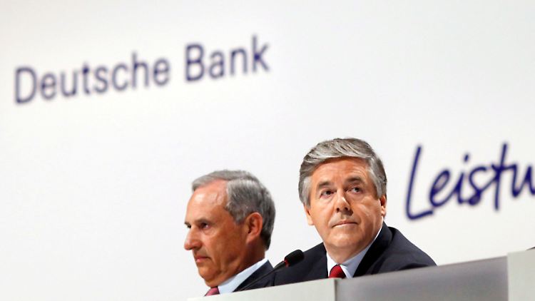 Es war nicht immer einfach: Josef Ackermann (r.) bei seiner letzten Hauptversammlung als Chef der Deutschen Bank.