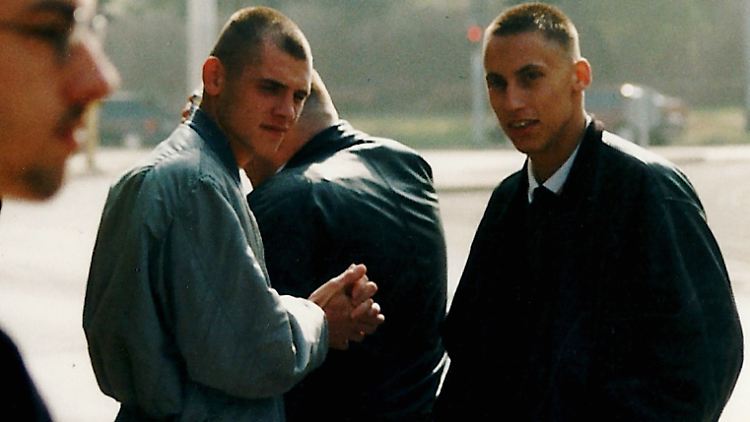 Uwe Böhnhardt (M. ) und Ralf Wohlleben (r. ), aufgenommen im Herbst 1996 in Erfurt.