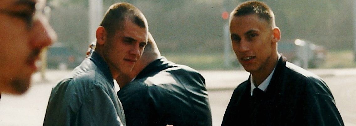 Uwe Böhnhardt (M. ) und Ralf Wohlleben (r. ), aufgenommen im Herbst 1996 in Erfurt.