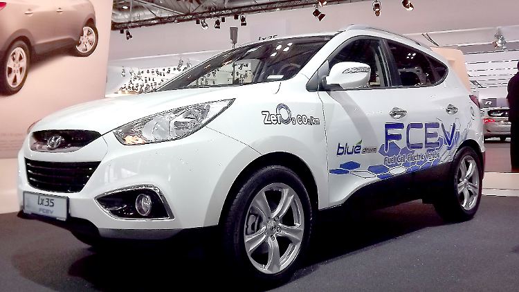 Mit dem ix35 Fuel Cell Electric Vehicle (FCEV) hat Hyundai vor wenigen Wochen bewiesen, dass alternative Antriebe schon heute alltagstauglich sind. Der mit Wasserstoff betriebene Brennstoffzellenfahrzeug ...