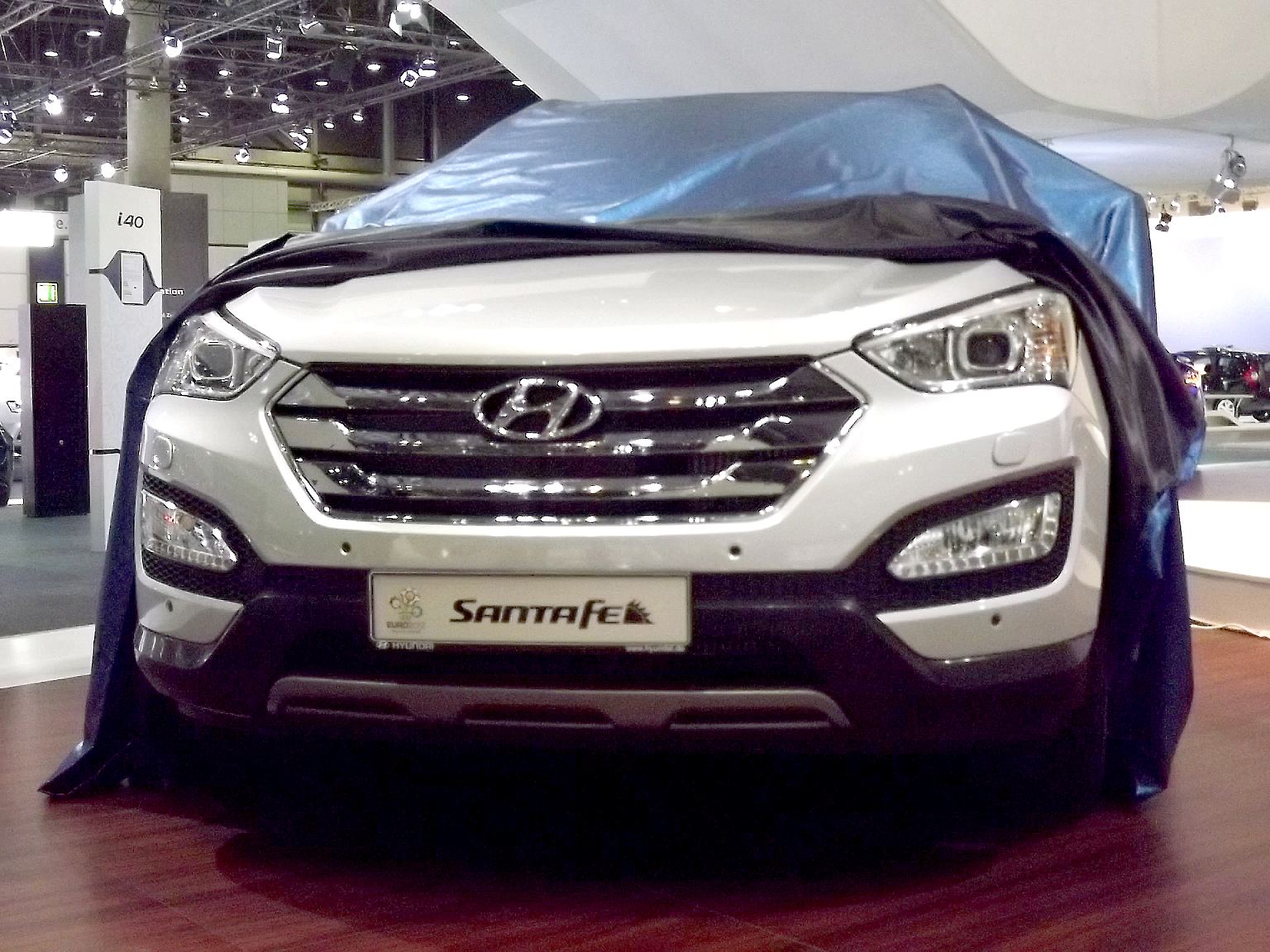 Bereits vor seiner Markteinführung im Herbst konnten die Besucher der AMI den neuen Hyundai Santa Fe in Augenschein nehmen. Die dritte Generation des SUV ...