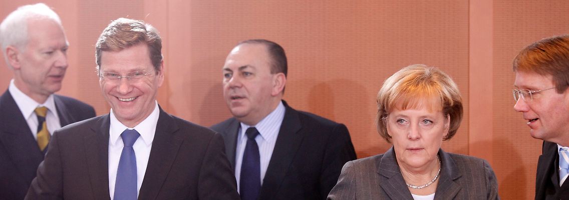 Kanzlerin Merkel und ihr Vize Westerwelle müssen einen großen Schuldenberg verantworten.