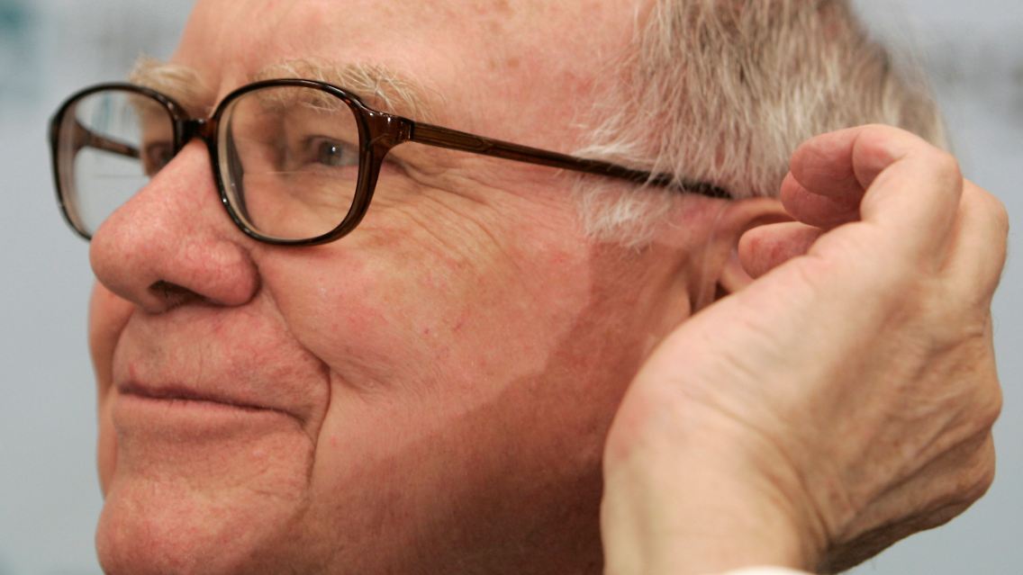 Wette auf die Zukunft: Warren Buffetts Berkshire Hathaway nimmt Swiss Re Milliardenrisiken ab.